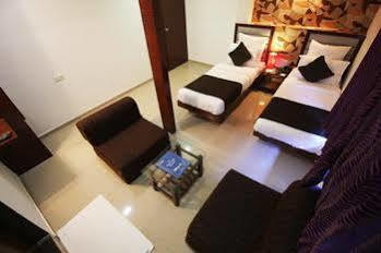 Hotel Oyo Swastik Char Rasta Cg Road 3*