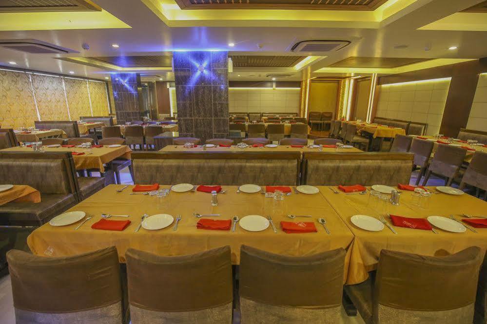 Oyo Thaltej Sg Highway 3* Ahmedabad