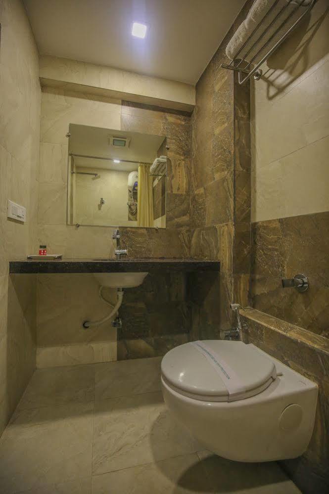 Oyo Thaltej Sg Highway 3* Ahmedabad