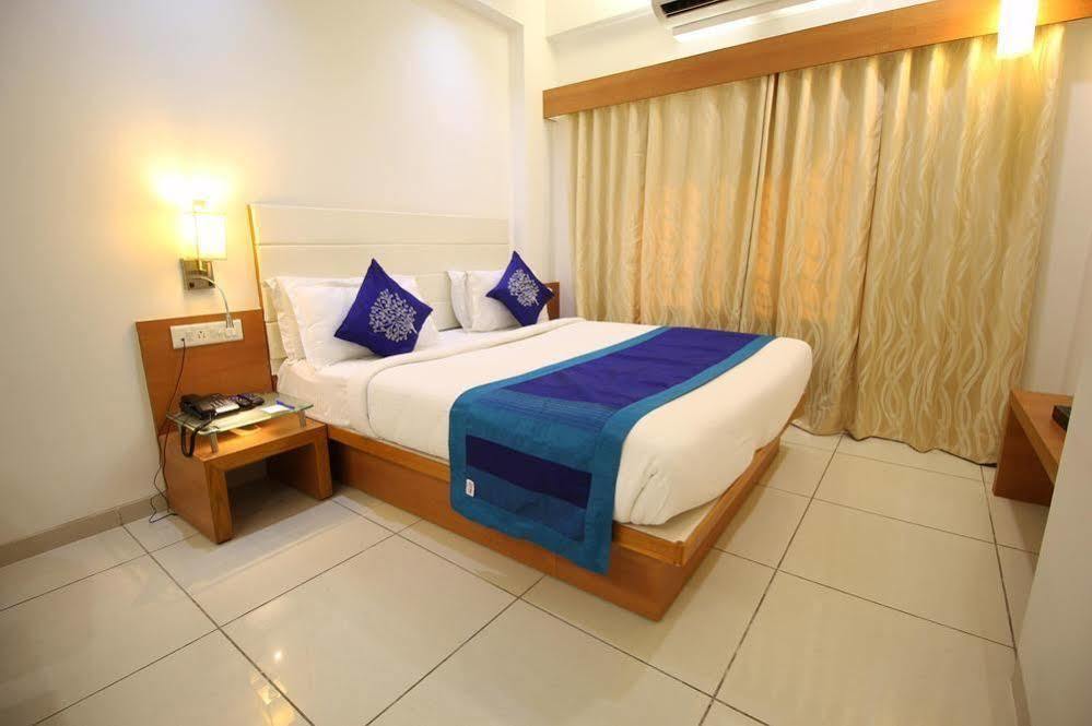 Hotel Oyo Premium Gandhi Ashram Road Ii 3*