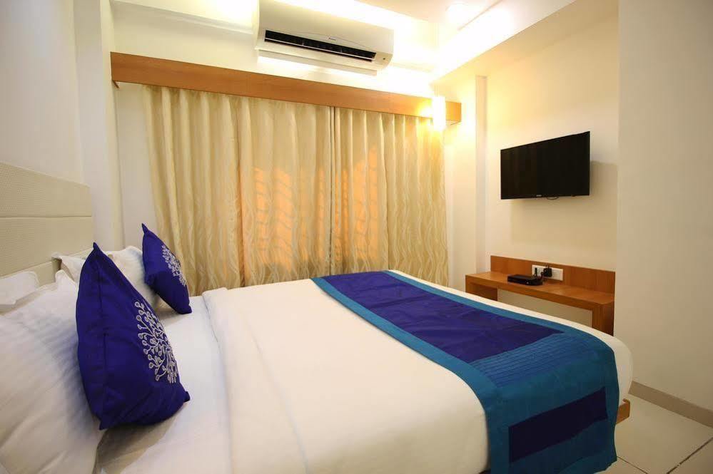 Hotel Oyo Premium Gandhi Ashram Road Ii 3*