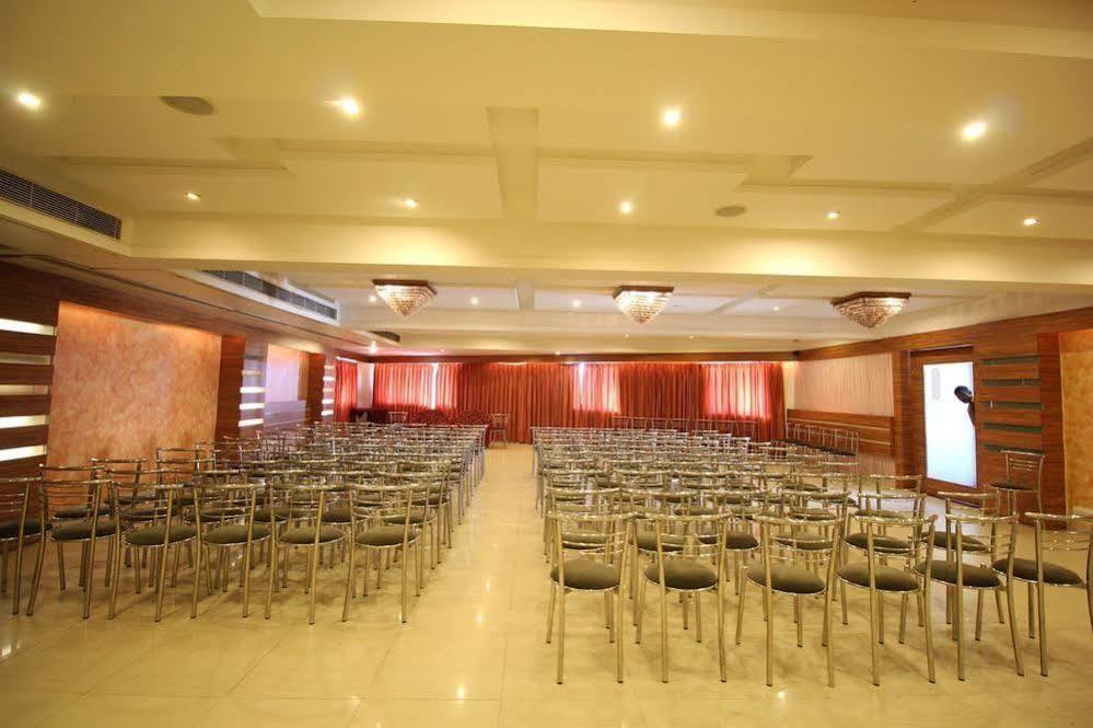 Hotel Oyo Premium Gandhi Ashram Road Ii 3*