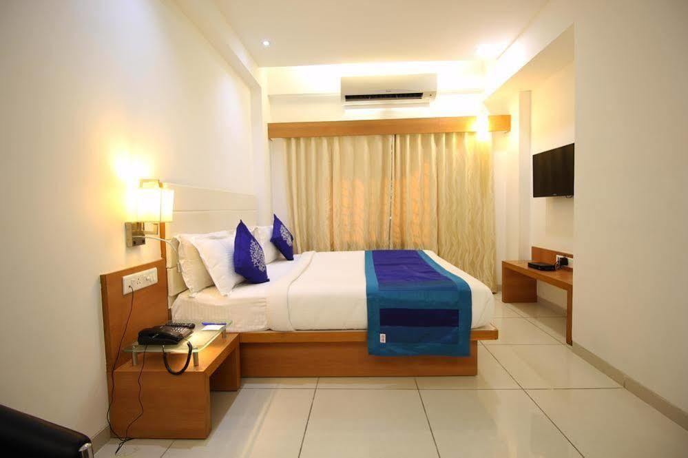 Hotel Oyo Premium Gandhi Ashram Road Ii 3*