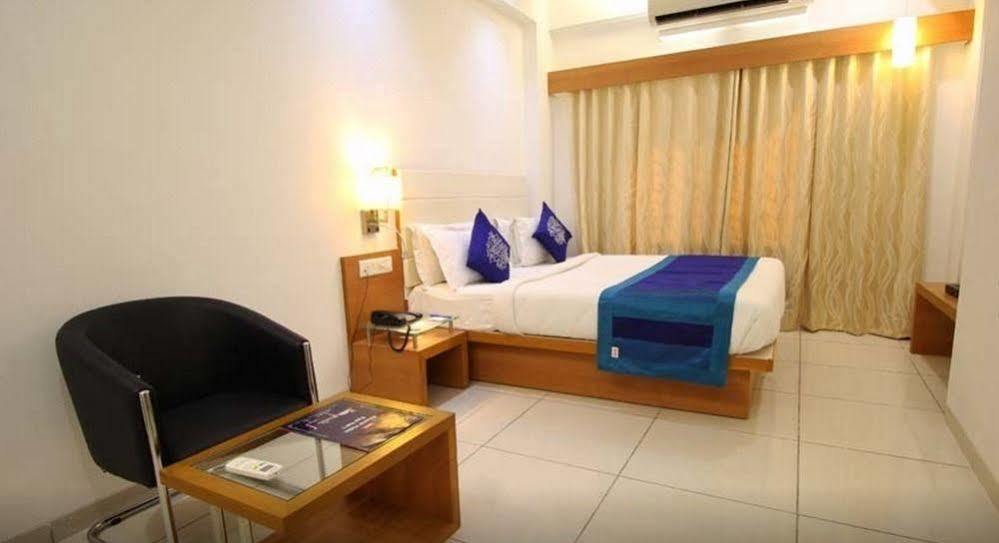 Hotel Oyo Premium Gandhi Ashram Road Ii 3*