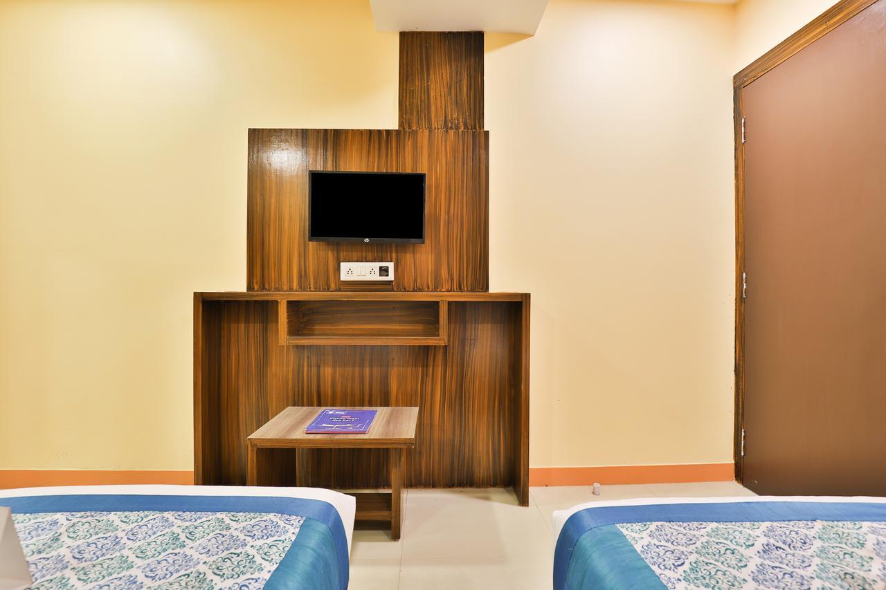 Hotel Oyo 12196 Mayur Park Residency