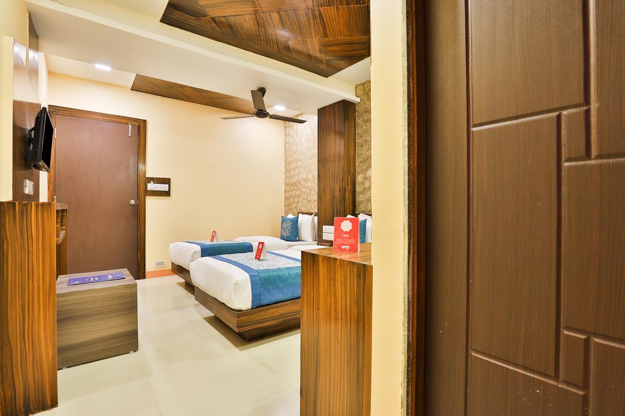 Oyo 12196 Mayur Park Residency Ahmedabad
