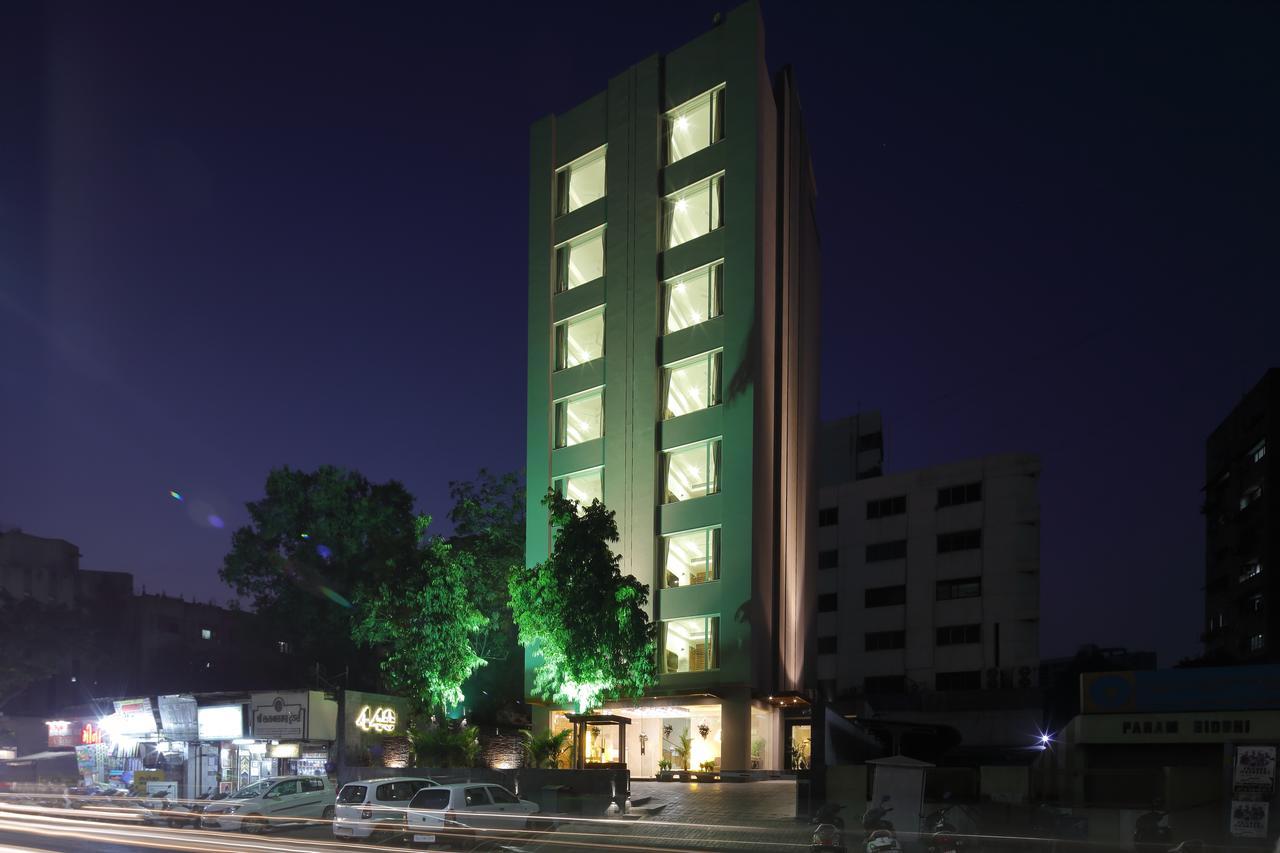 440, A Serene Hotel