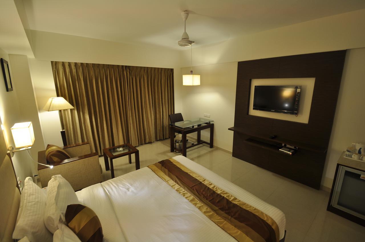 Le Grande Residency -unmarried Couples Are Not Allowed Hotel