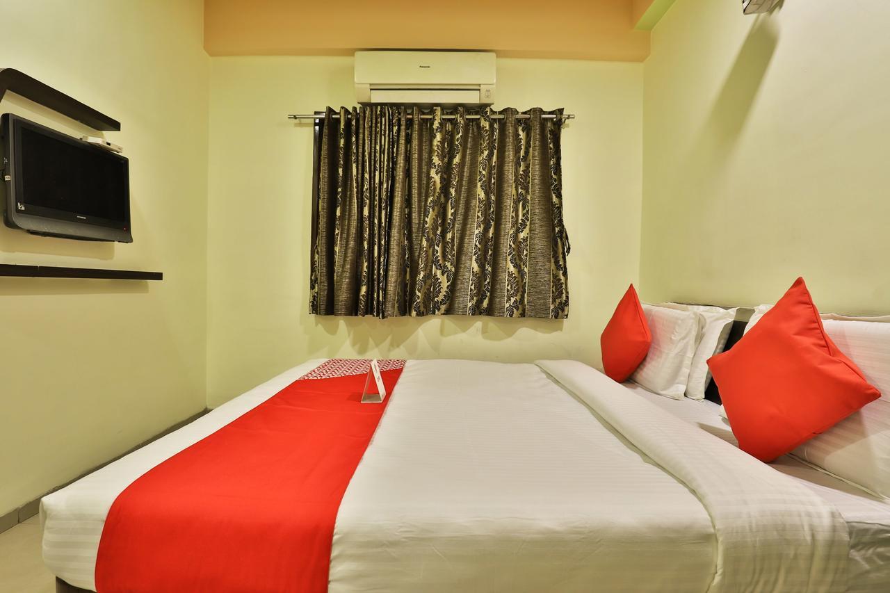 Oyo 11491 Santro Ahmedabad