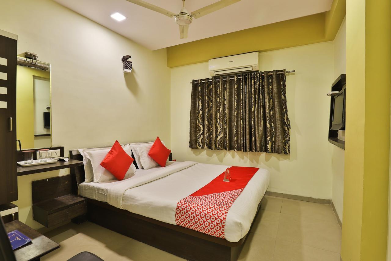 Hotel Oyo 11491 Santro