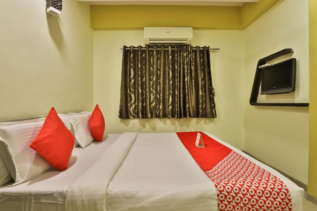 Oyo 11491 Santro Ahmedabad
