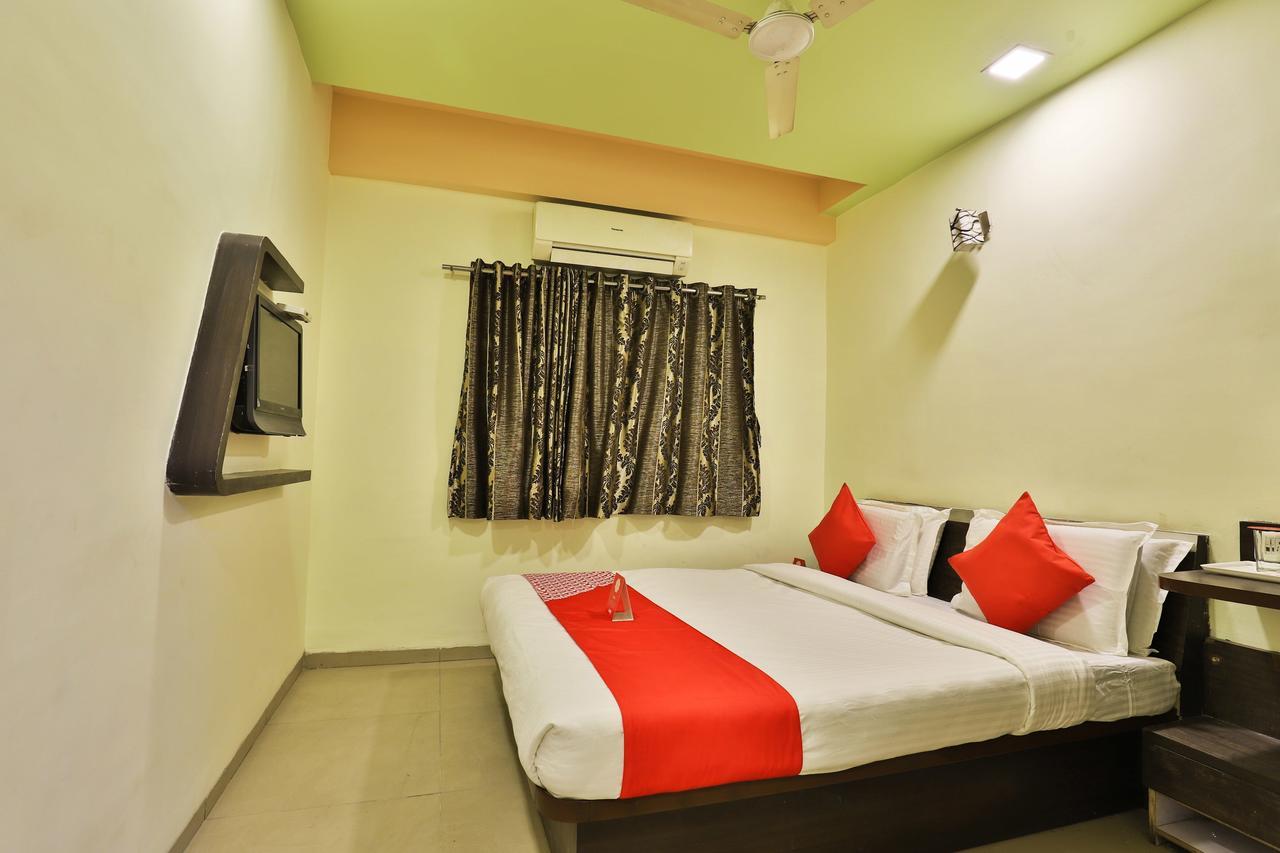 Oyo 11491 Santro Hotel