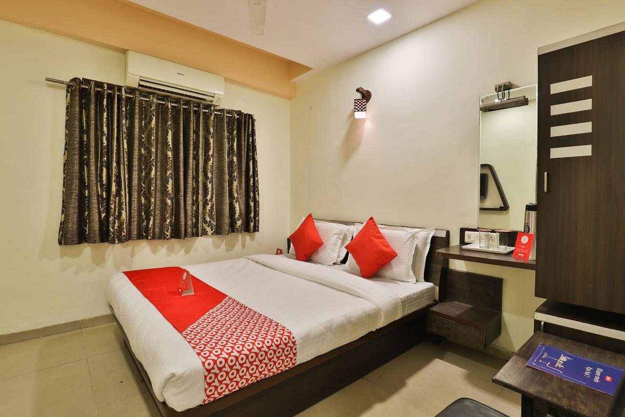 Oyo 11491 Santro 3* Ahmedabad