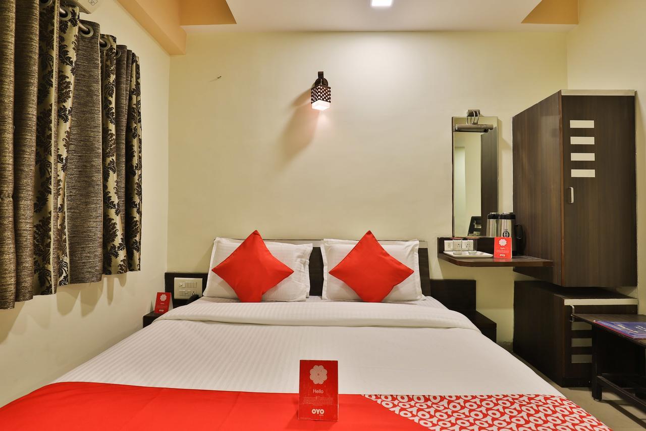 Oyo 11491 Santro Ahmedabad