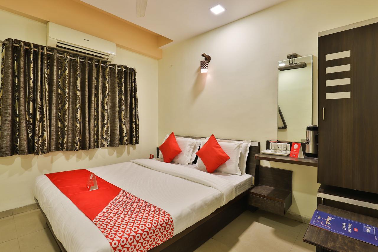 Hotel Oyo 11491 Santro Ahmedabad