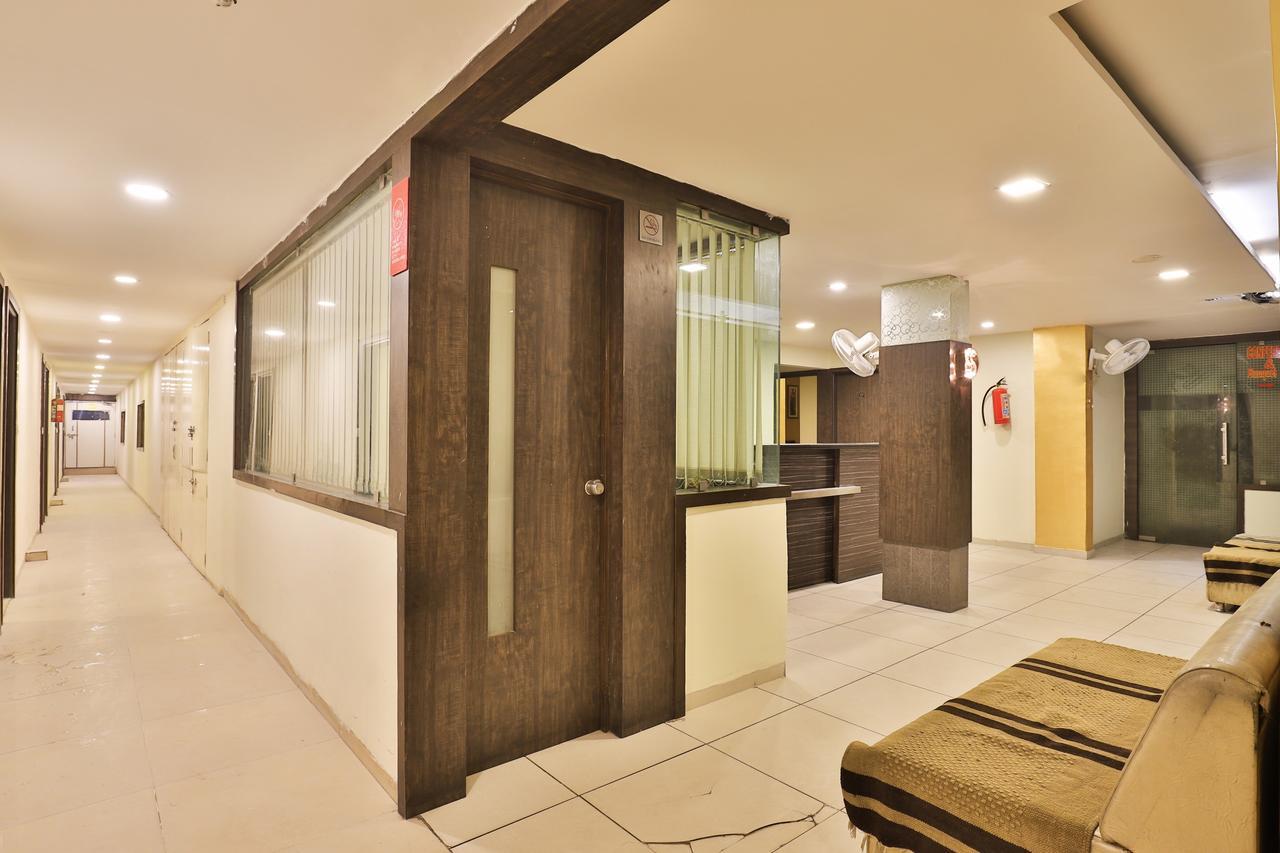 Oyo 11491 Santro Hotel 3*