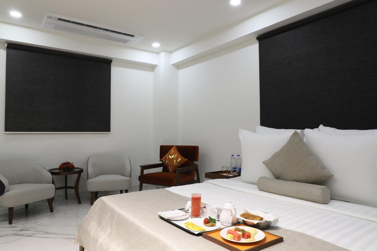 Hotel Ebony Residency