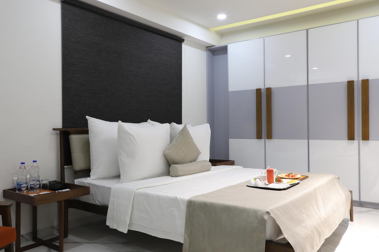 Hotel Ebony Residency
