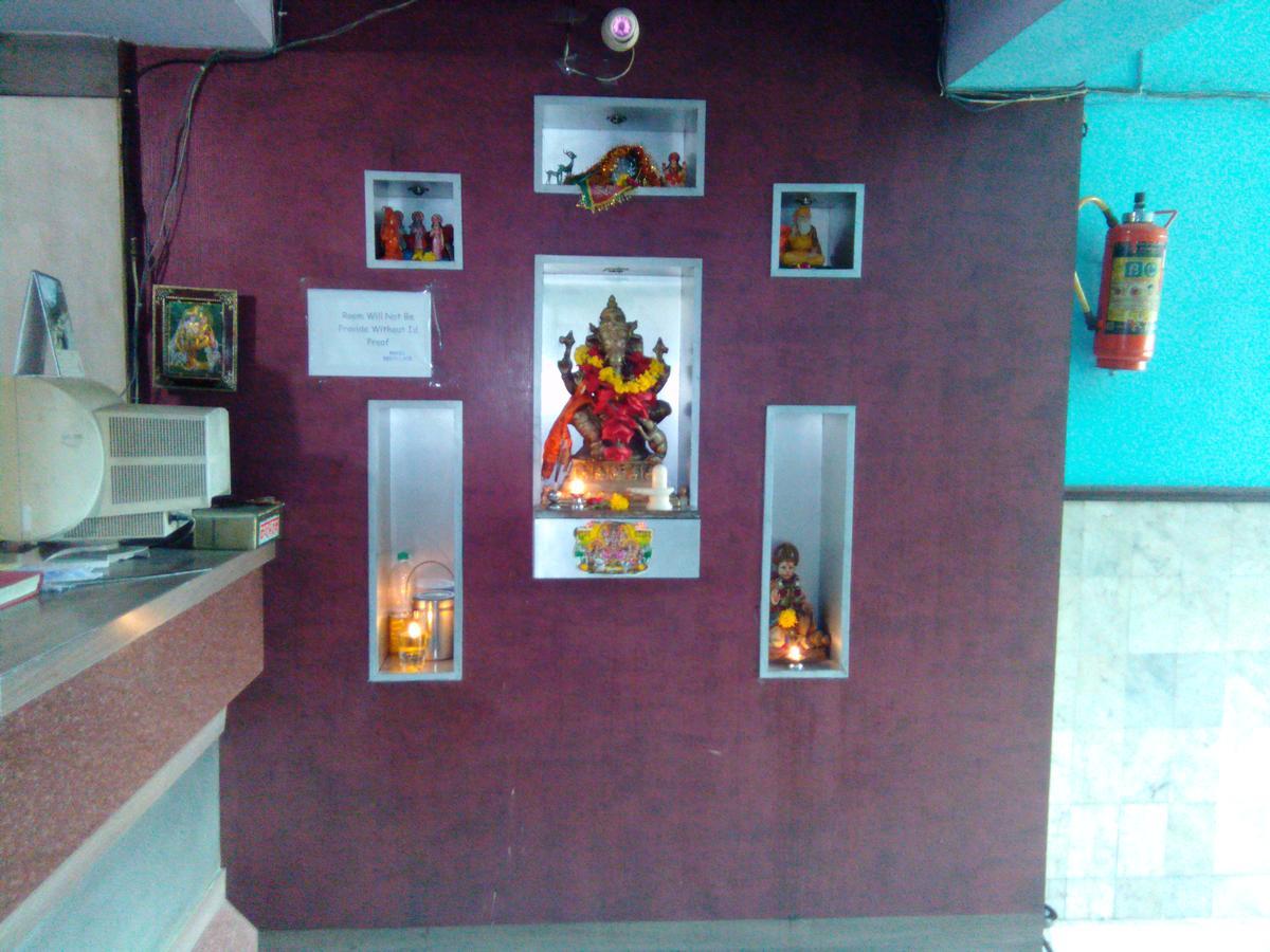 Hotel Dev Palace Ahmedabad