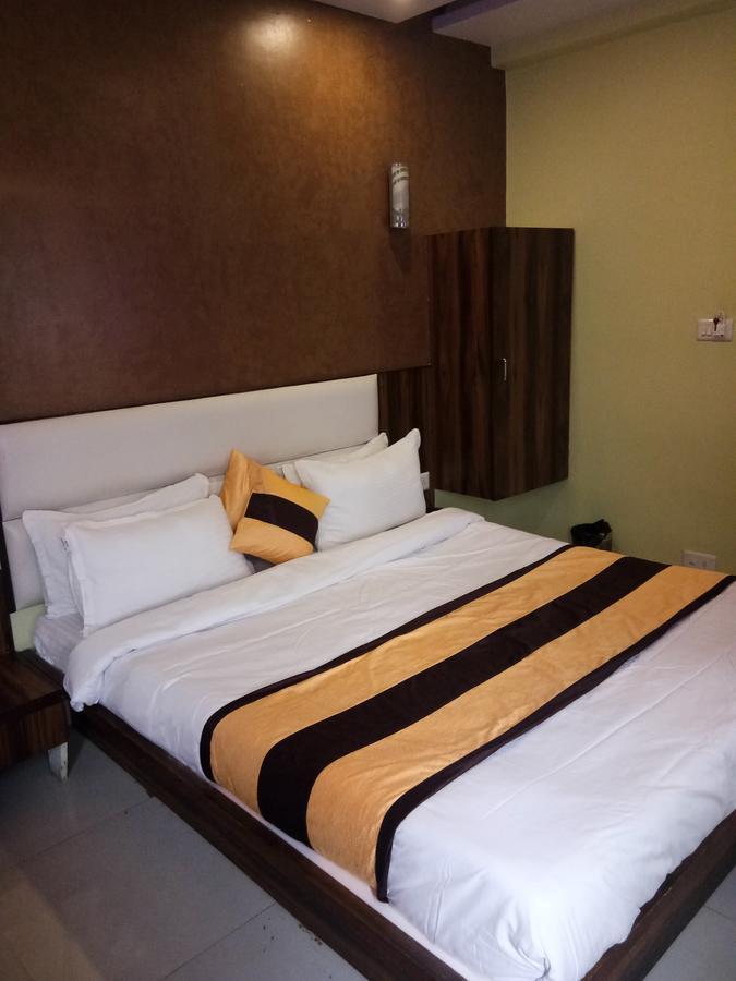 Hotel Satellite *