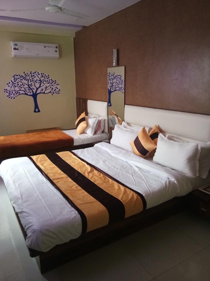 Hotel Satellite *