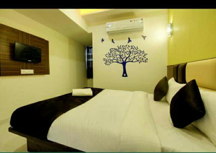 Hotel Satellite