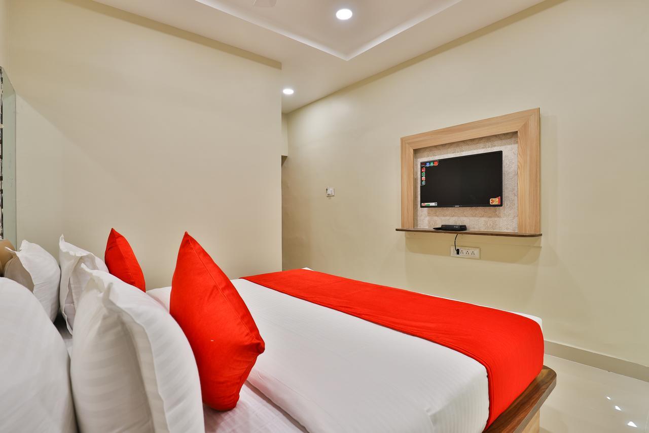 Hotel Sunsarovar *
