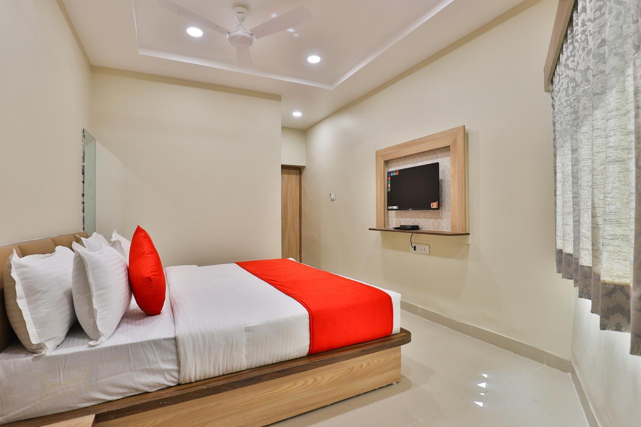 Sunsarovar Hotel *