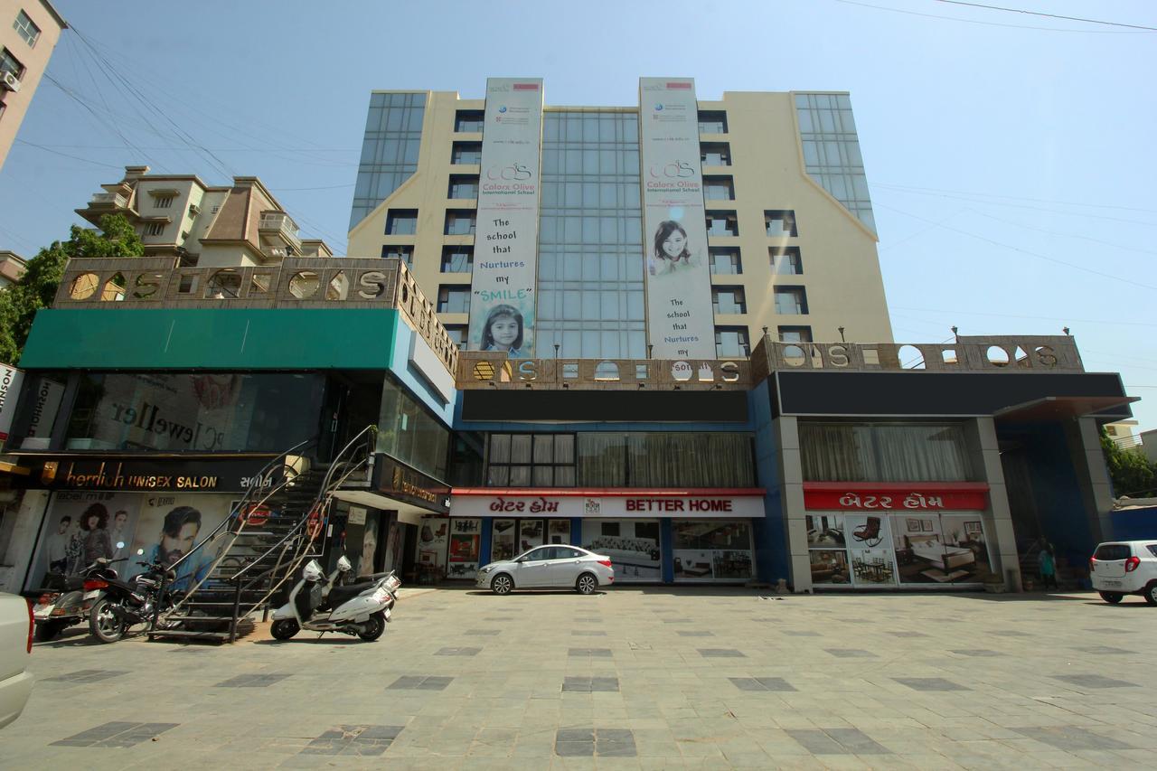 Oyo 8786 Maan Residency 3*