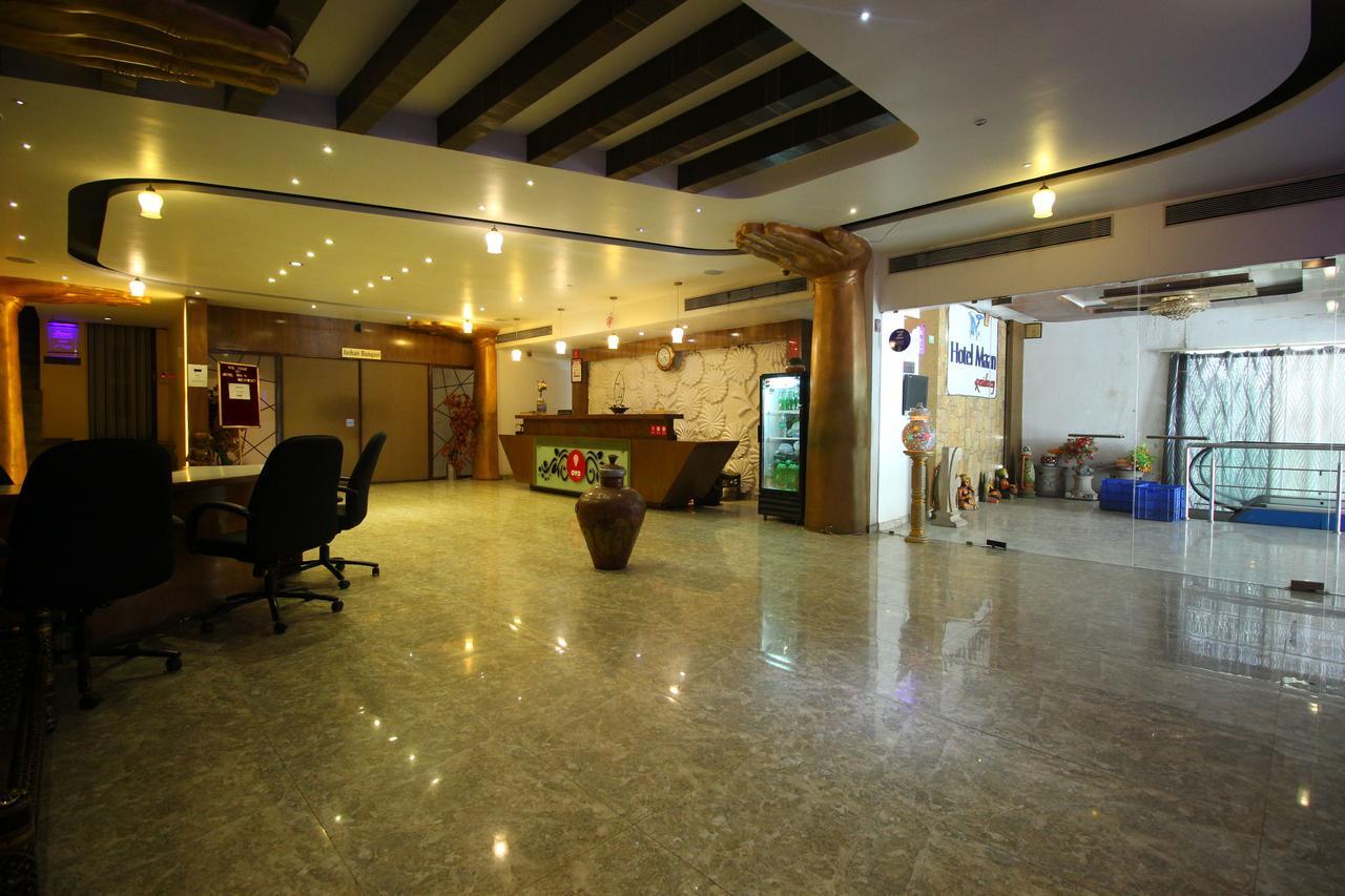 Oyo 8786 Maan Residency 3*