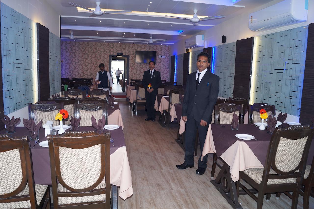 Hotel Shree Akshar Restaurant And 2*