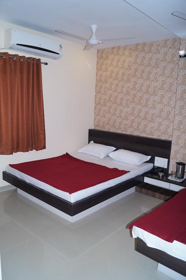 Hotel Shree Akshar Restaurant And Ahmedabad