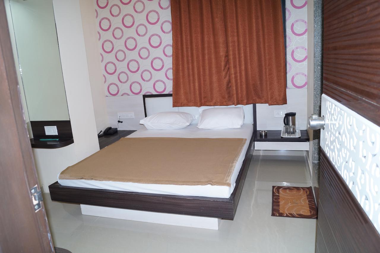 Hotel Shree Akshar Restaurant And 2*