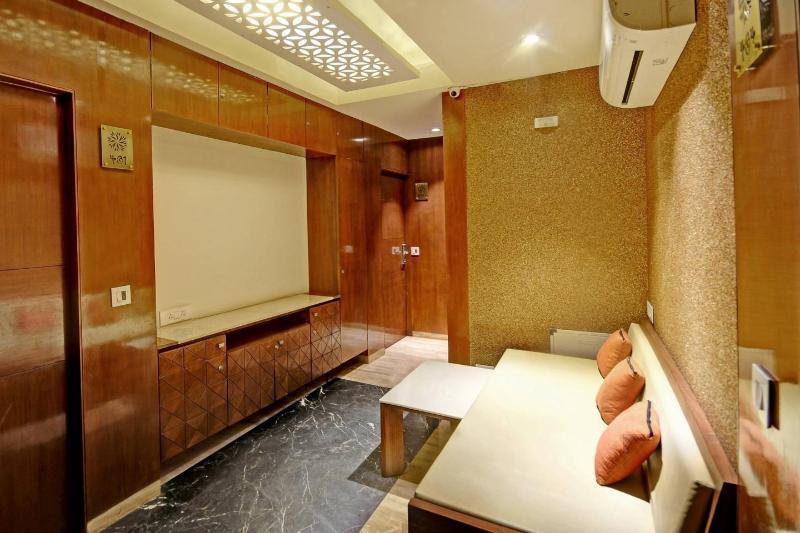 Hotel Fabhotel Kyra - Near Airport Road