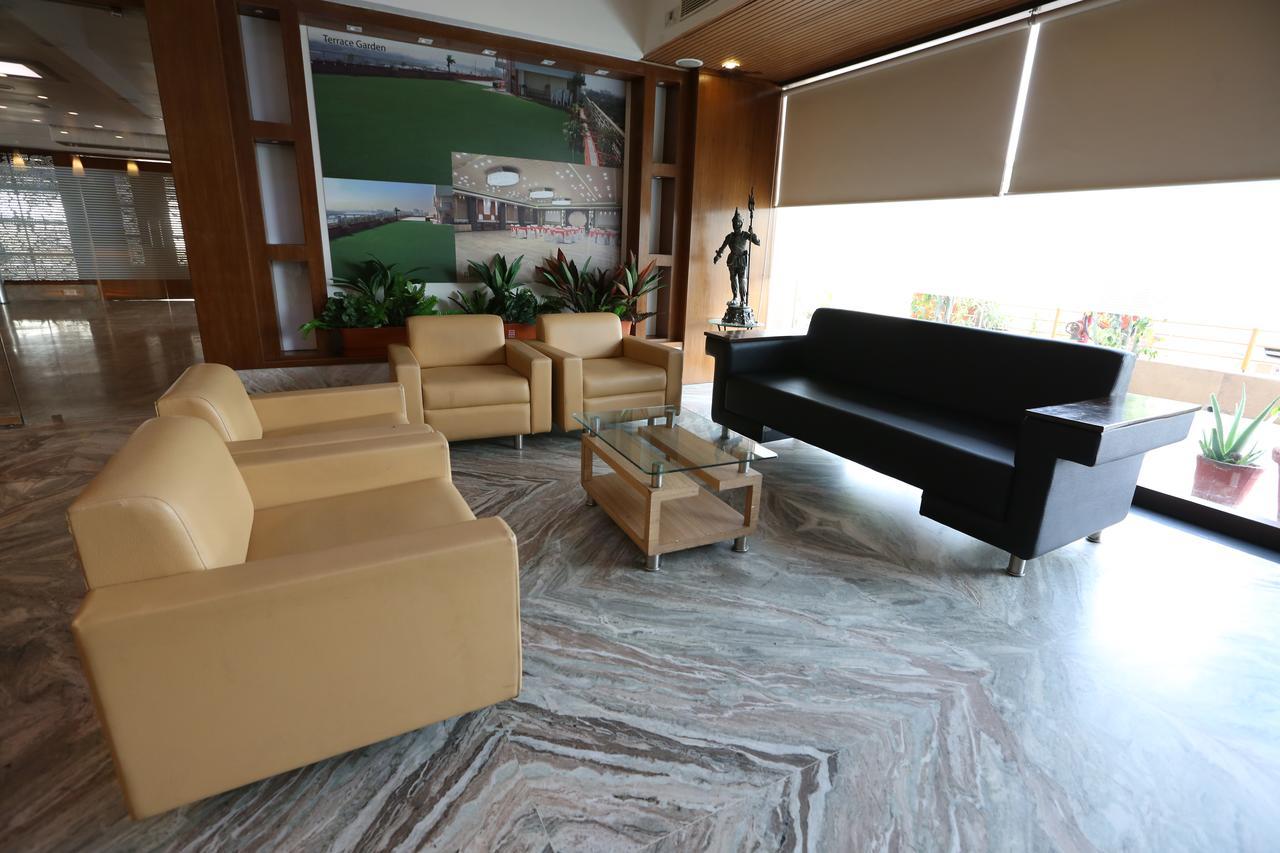 Silvercloud And Banquets Hotel