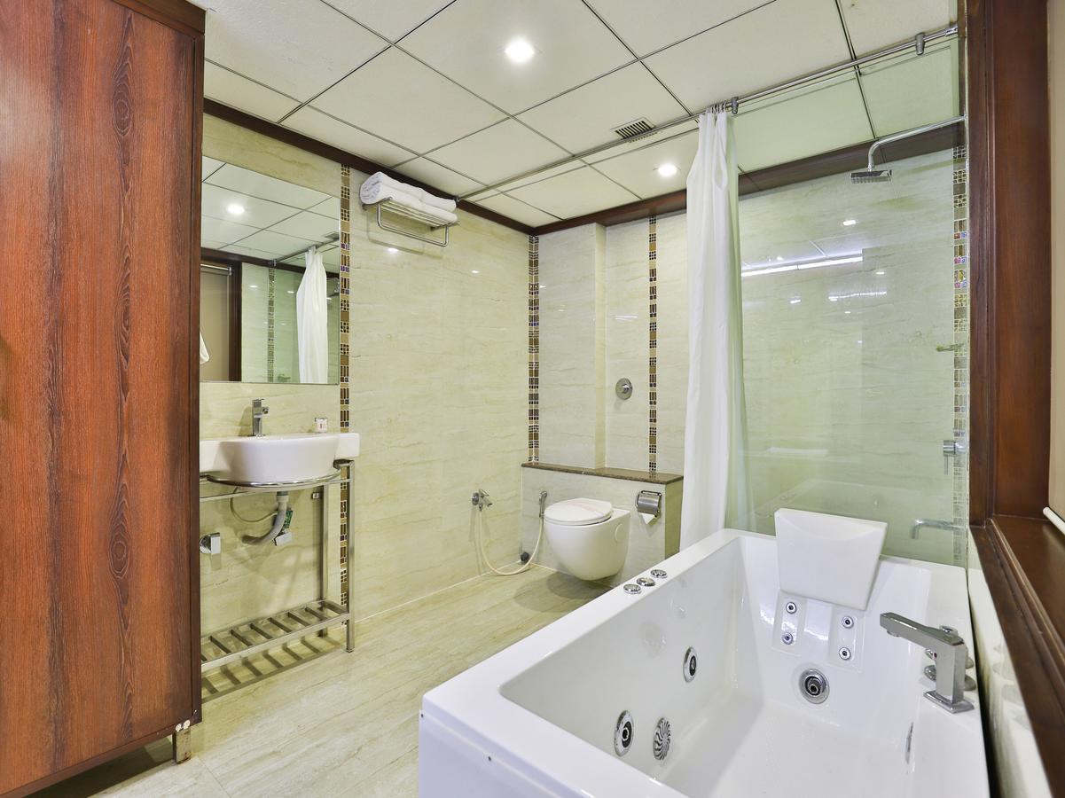 Hotel Oyo 13253 The Grand Vinayak Ahmedabad