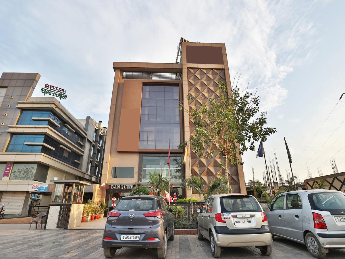 Oyo 13253 The Grand Vinayak 3*