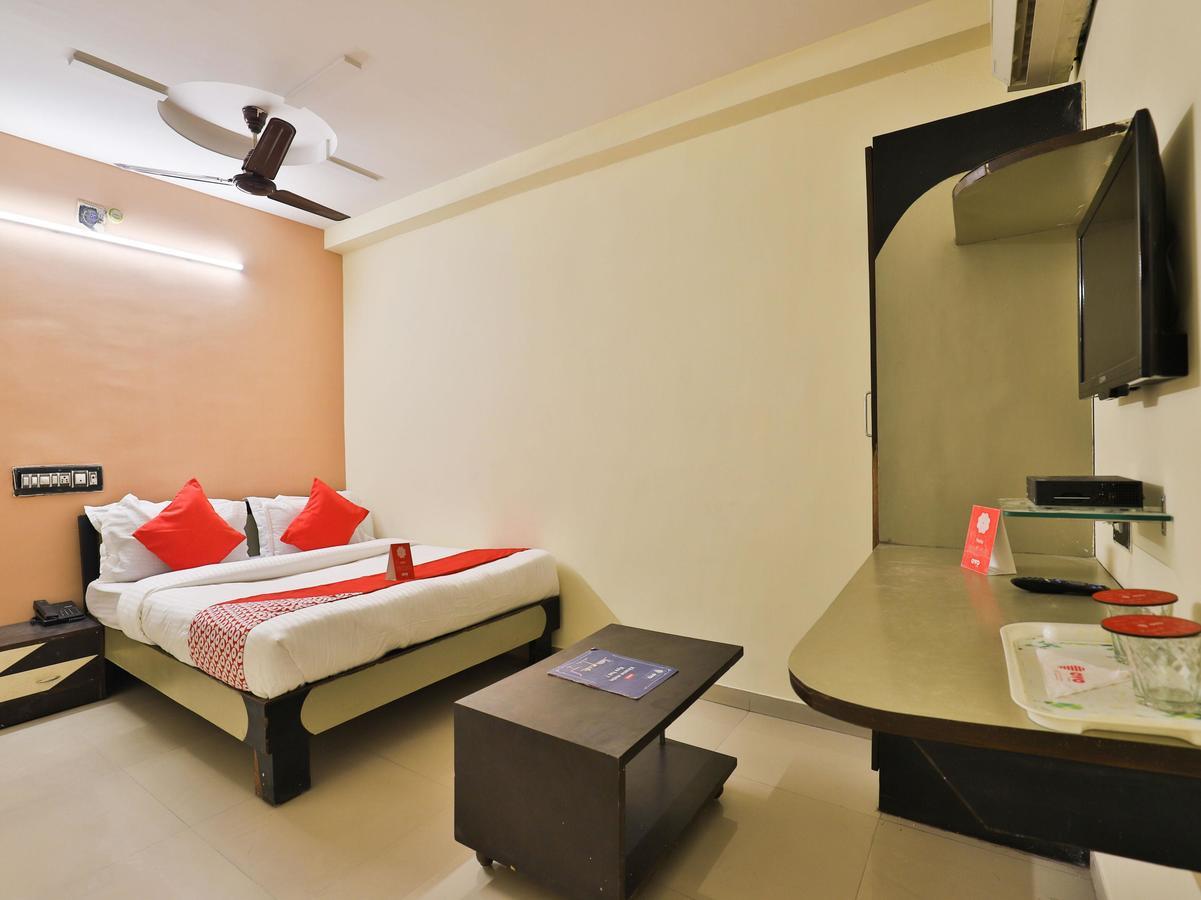 Oyo 8376 Angel Plaza Ahmedabad