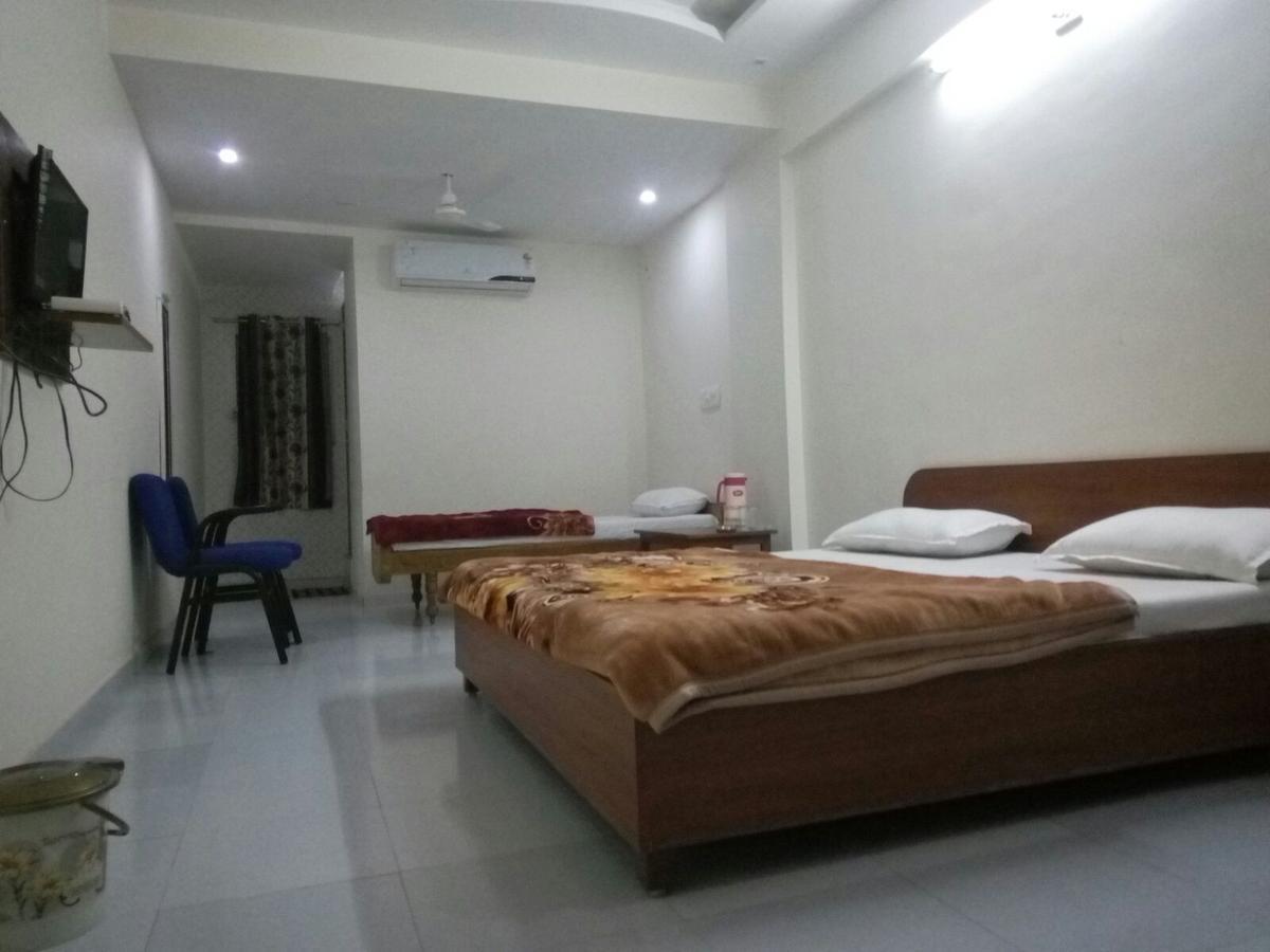 Chandra Palace Hotel *
