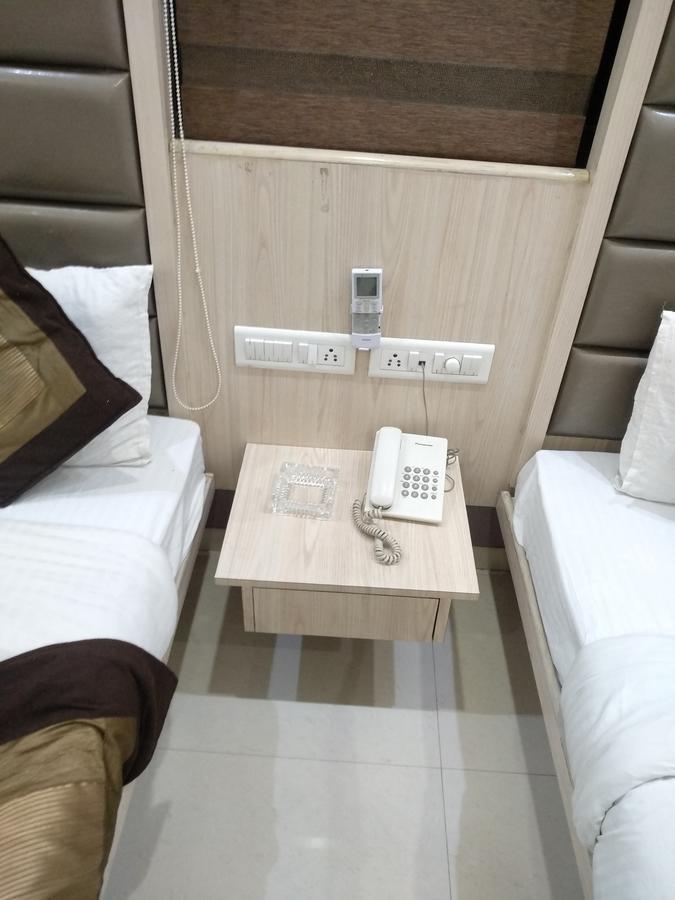 Hotel One Up 3*