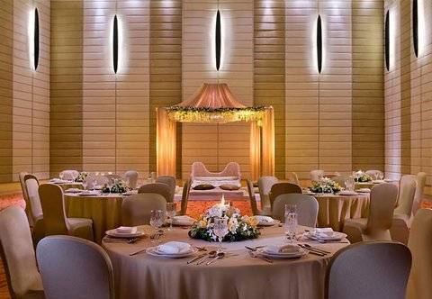 Courtyard By Marriott Hotel