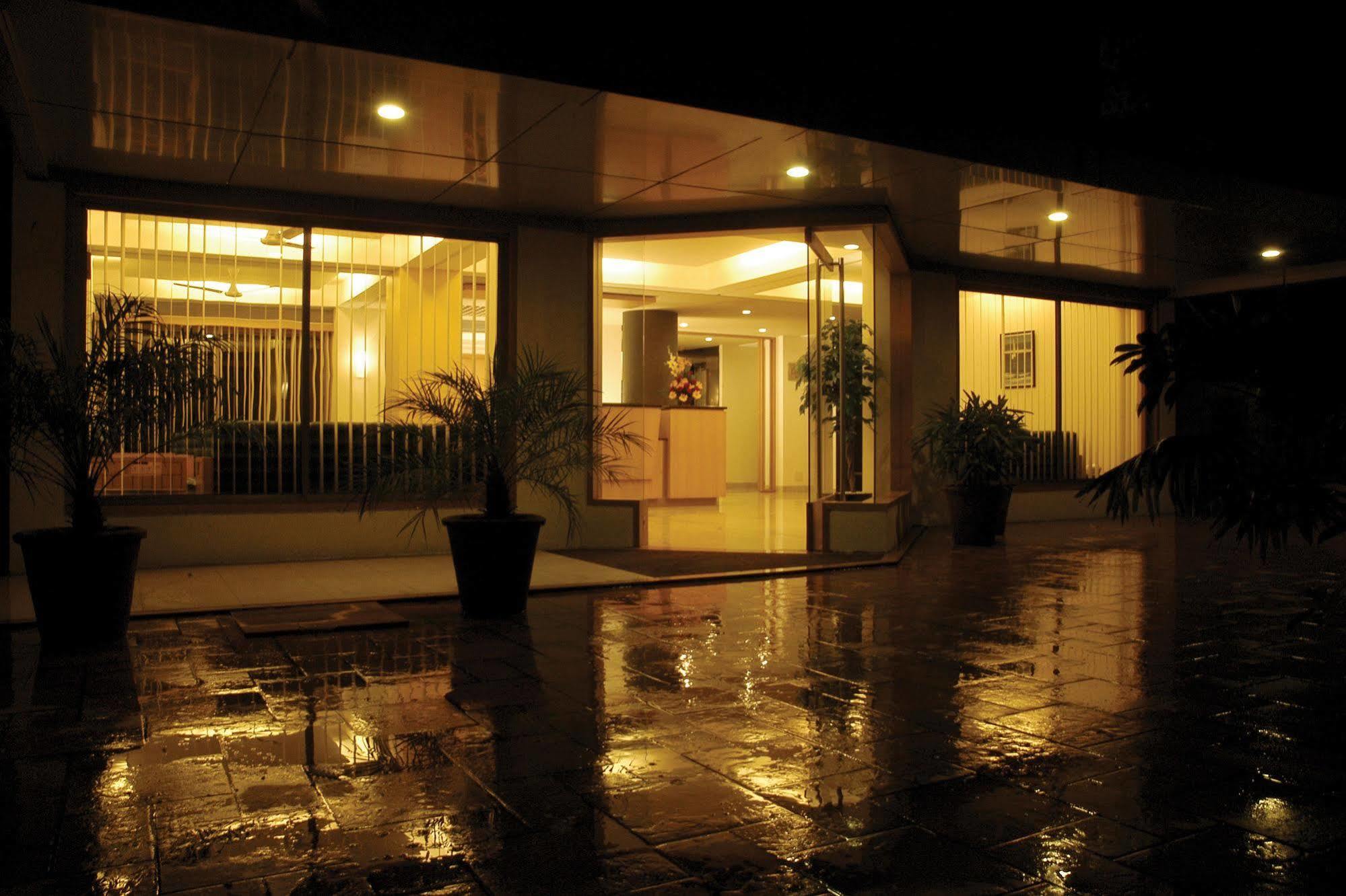 Hotel Skylon Ahmedabad
