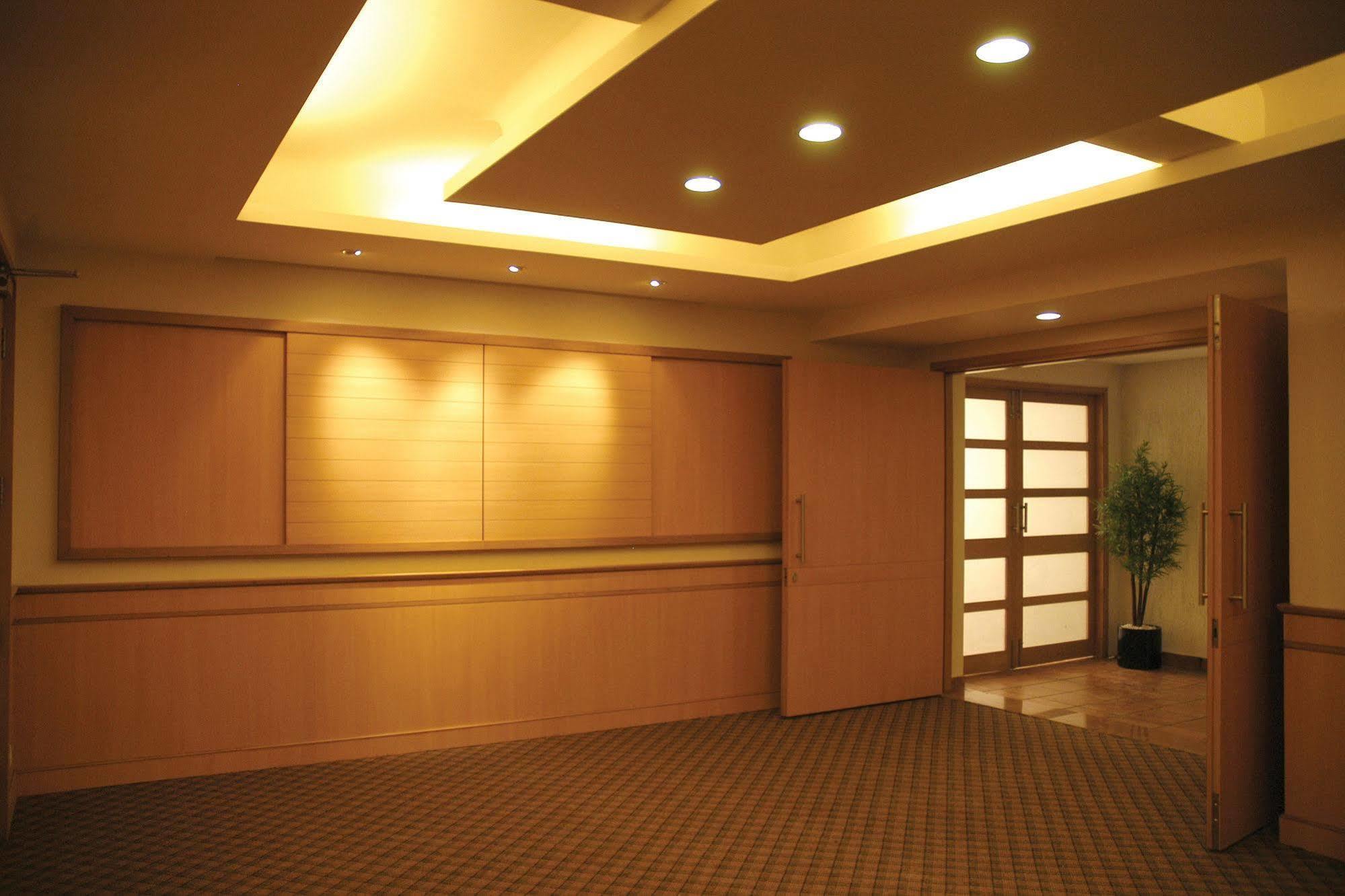 Skylon Hotel Ahmedabad