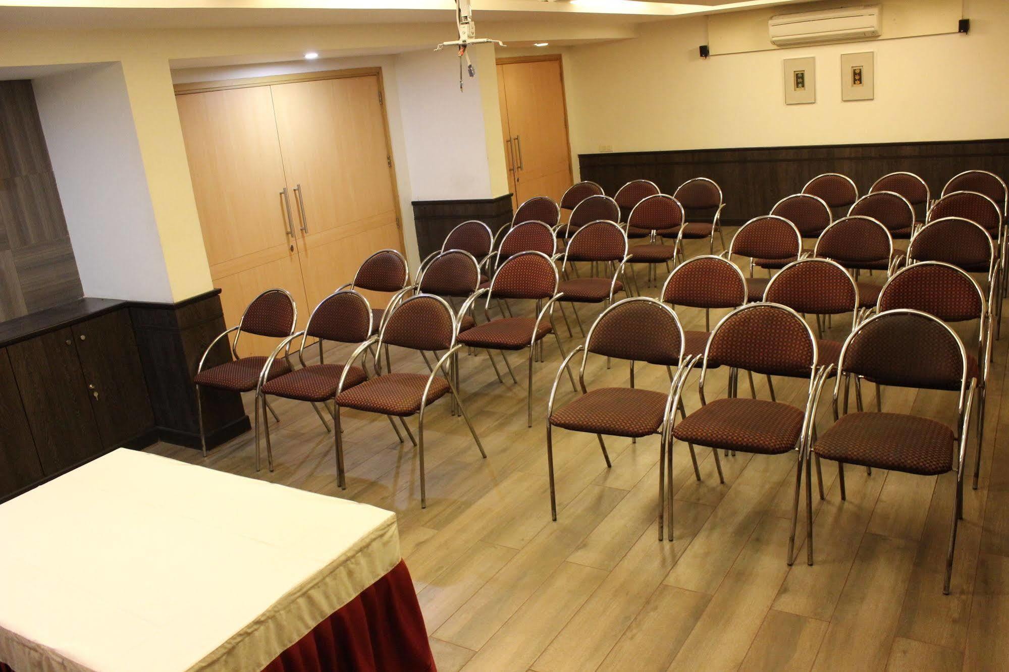 Skylon Hotel Ahmedabad
