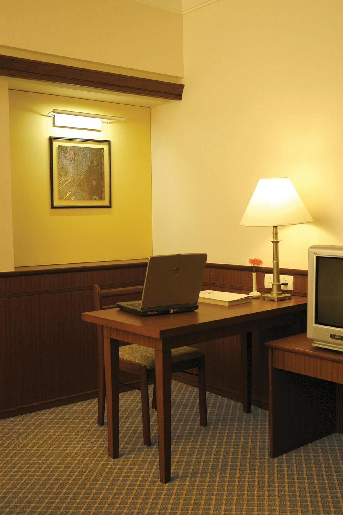 Hotel Skylon Ahmedabad
