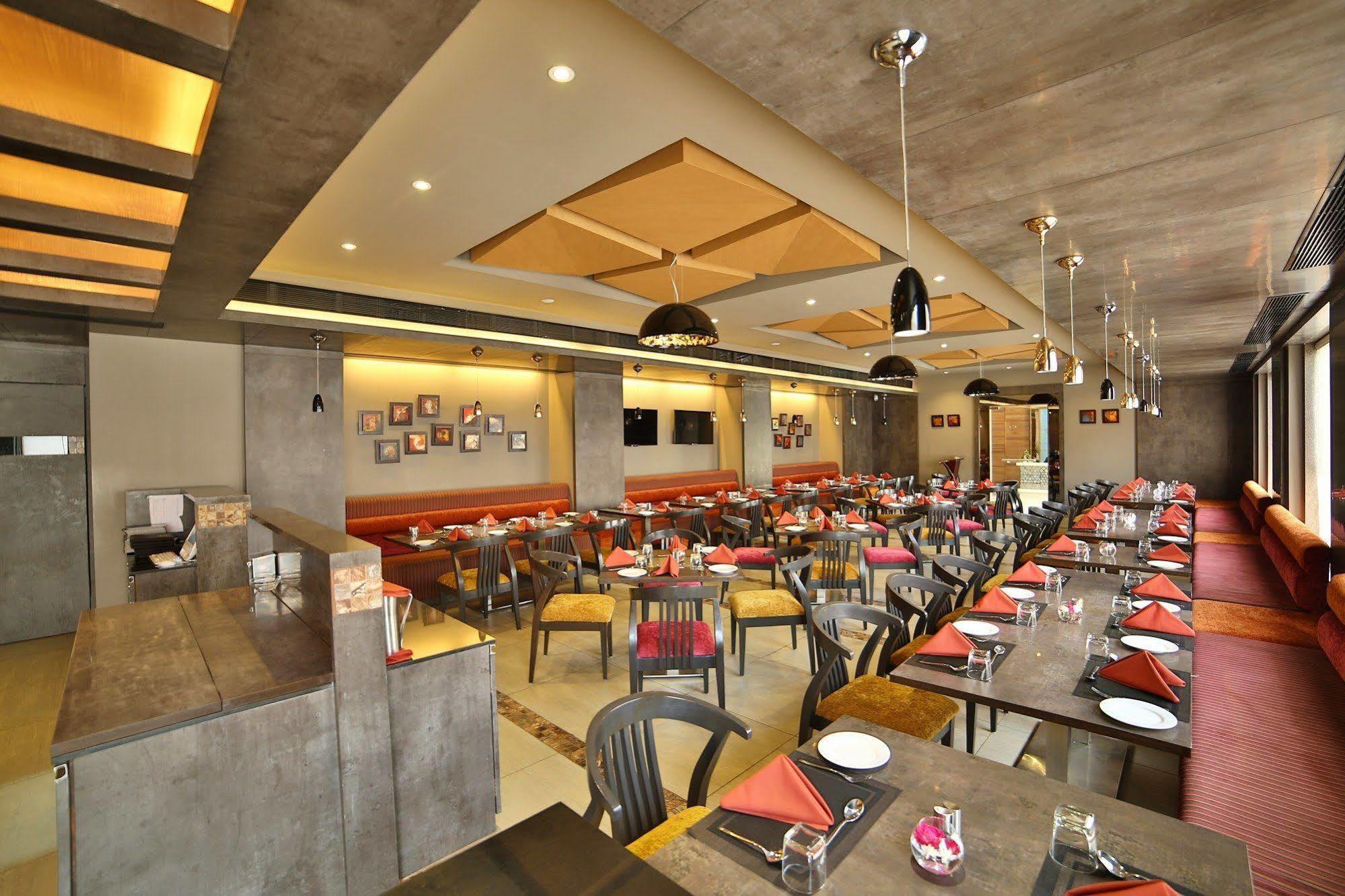 Tgb Express Maninagar Hotel 3*