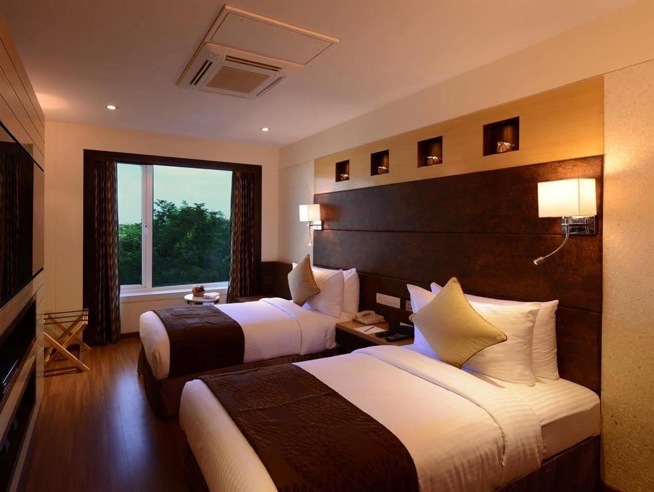 Tulip Inn, 3*