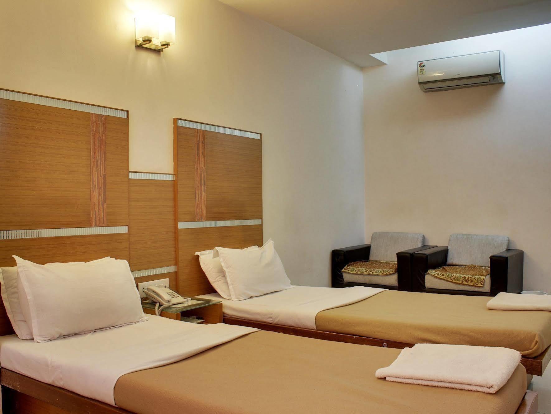 Fabhotel Kadamb Ahmedabad