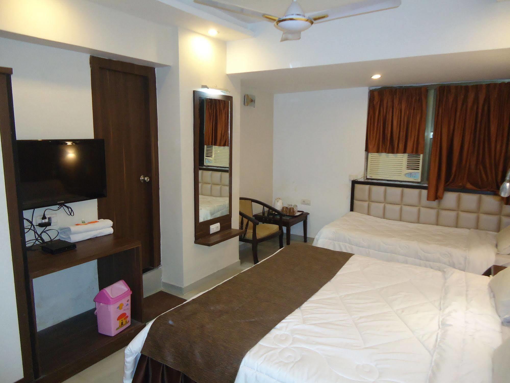 Hotel Maan Residency Satellite Road