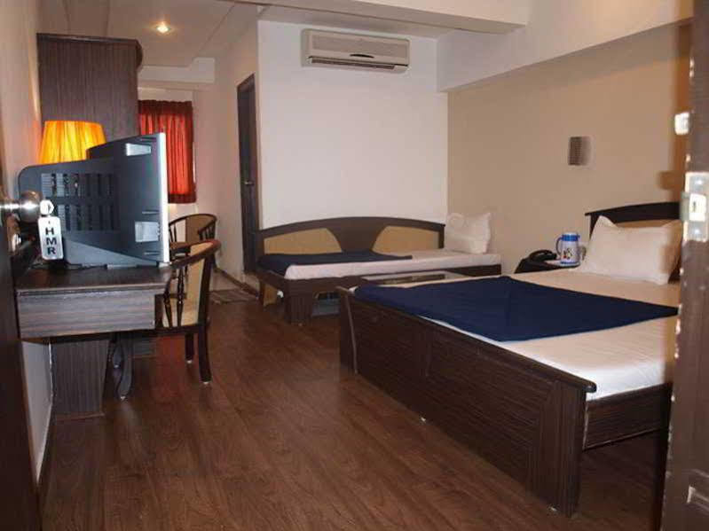 Hotel Maan Residency Satellite Road 3*